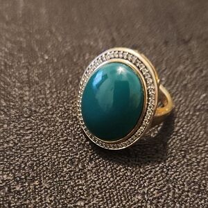 Elegant Gold and Turquoise Ring